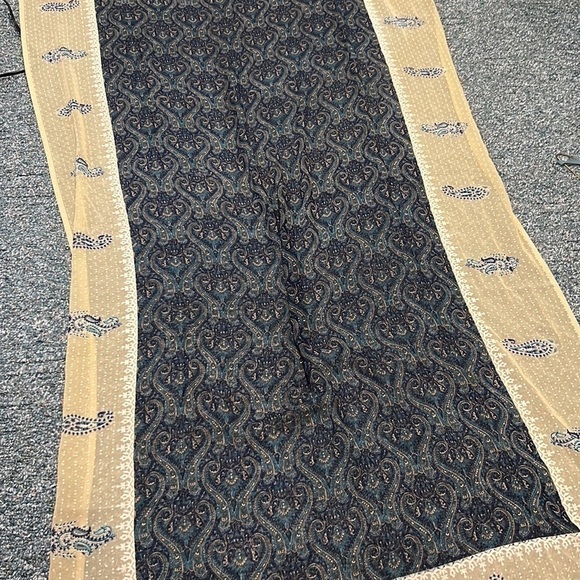 Paisley Scarf / Sarong / Wrap - Picture 2 of 4
